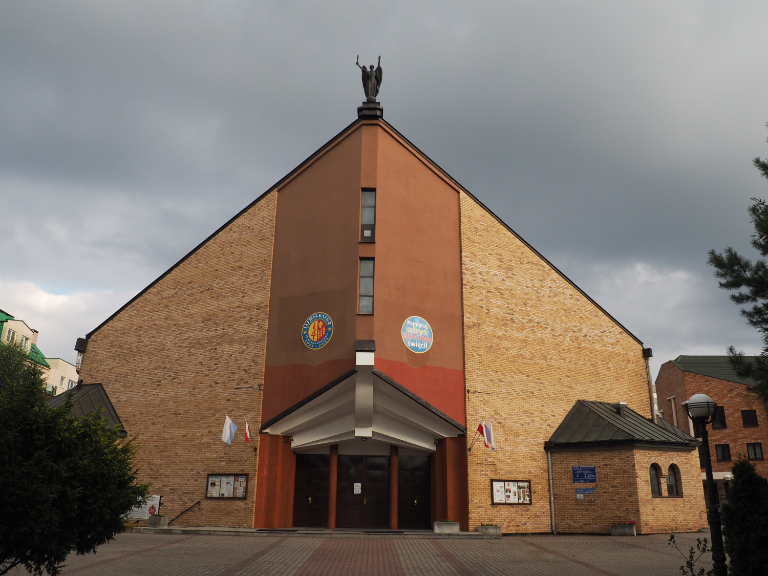 Zdjęcie architektury budynku Kościół pw. Matki Bożej Królowej Aniołów